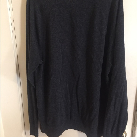 Abercrombie & Fitch - Picture 2 of 2